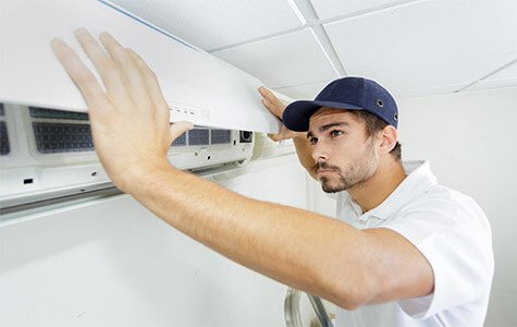 Inspection professionnelle des systèmes de chauffage, climatisation et ventilation d'une maison.
